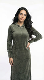 عباية قطيفة زيتي سادة بغطاء رأس وسوستة صدر