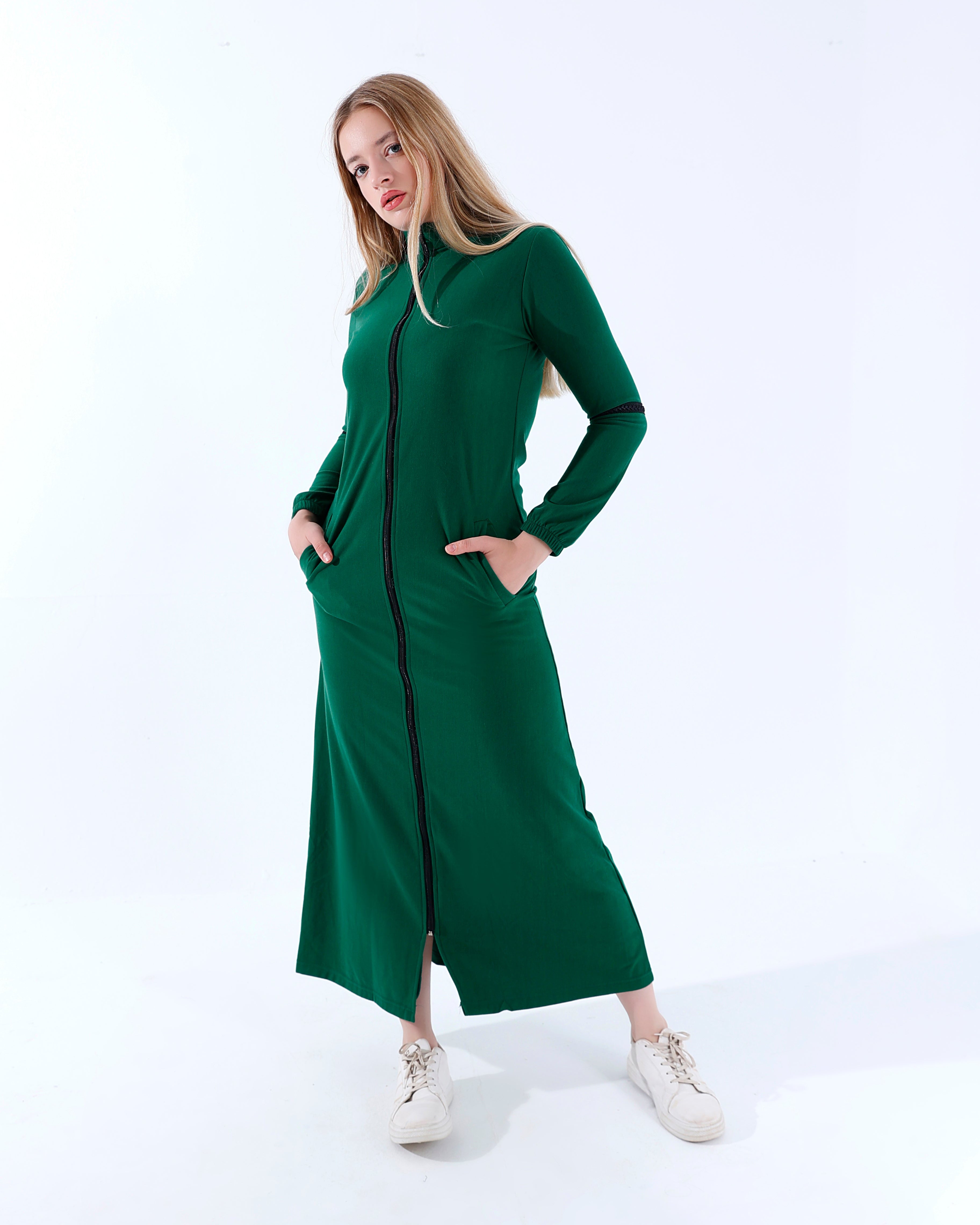 Abaya sport couleur olive unie à col haut avec fermeture éclair et poches