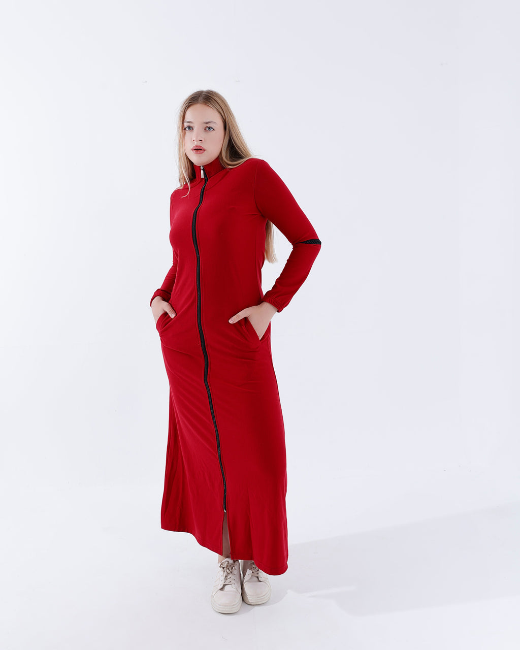 عباية رياضية سادة ياقة عالية بسوستة وجيوب نبيتي فاتح