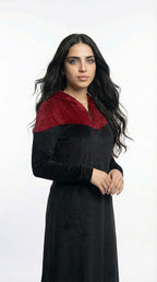 Abaya sport heidi à doublure jaune et noire avec capuchon et fermeture éclair sur la poitrine