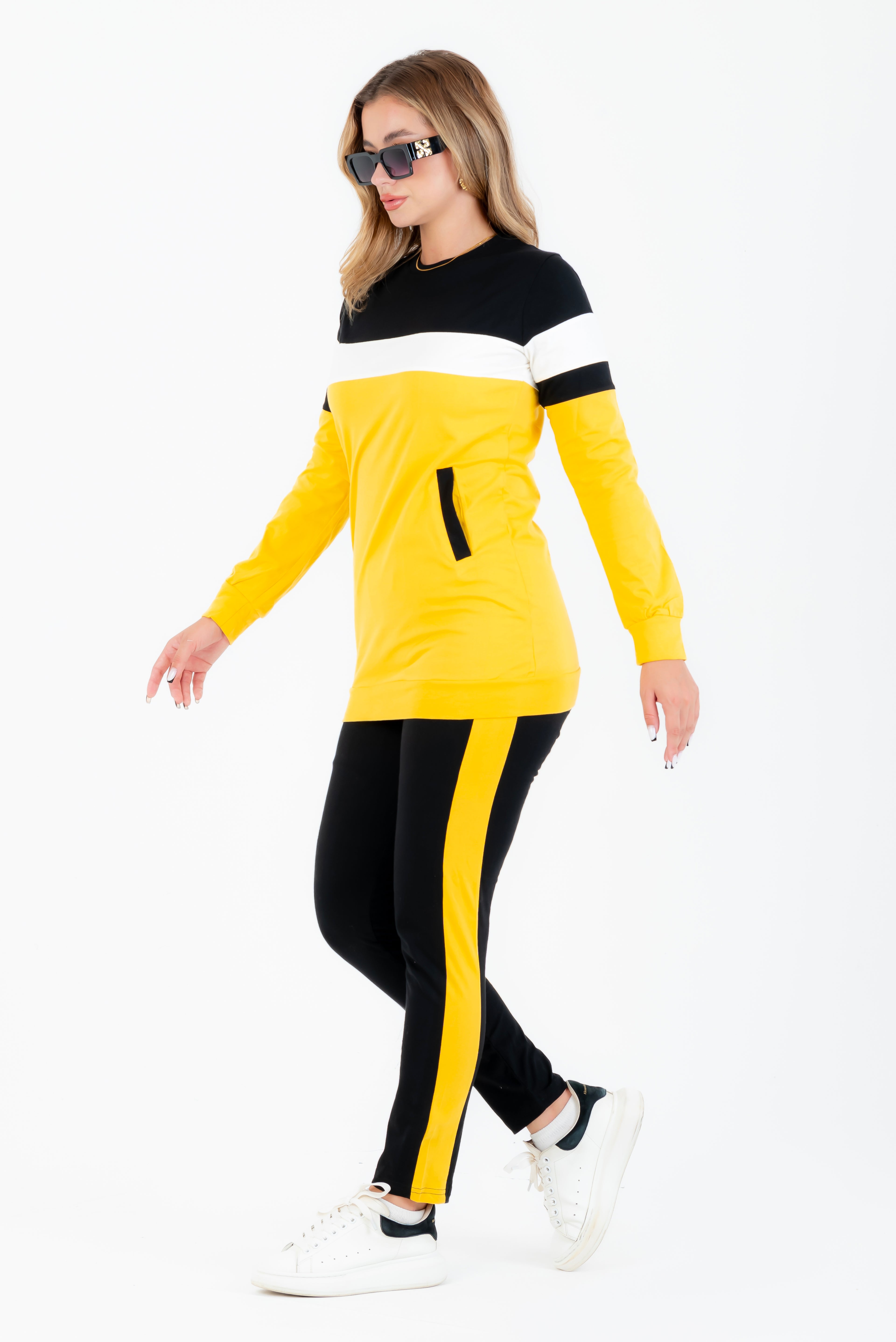 Tenue de sport moutarde et noire en coton