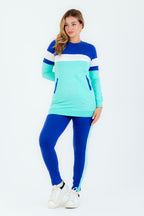 Tenue de sport turquoise et mauve