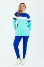 Tenue de sport turquoise et mauve