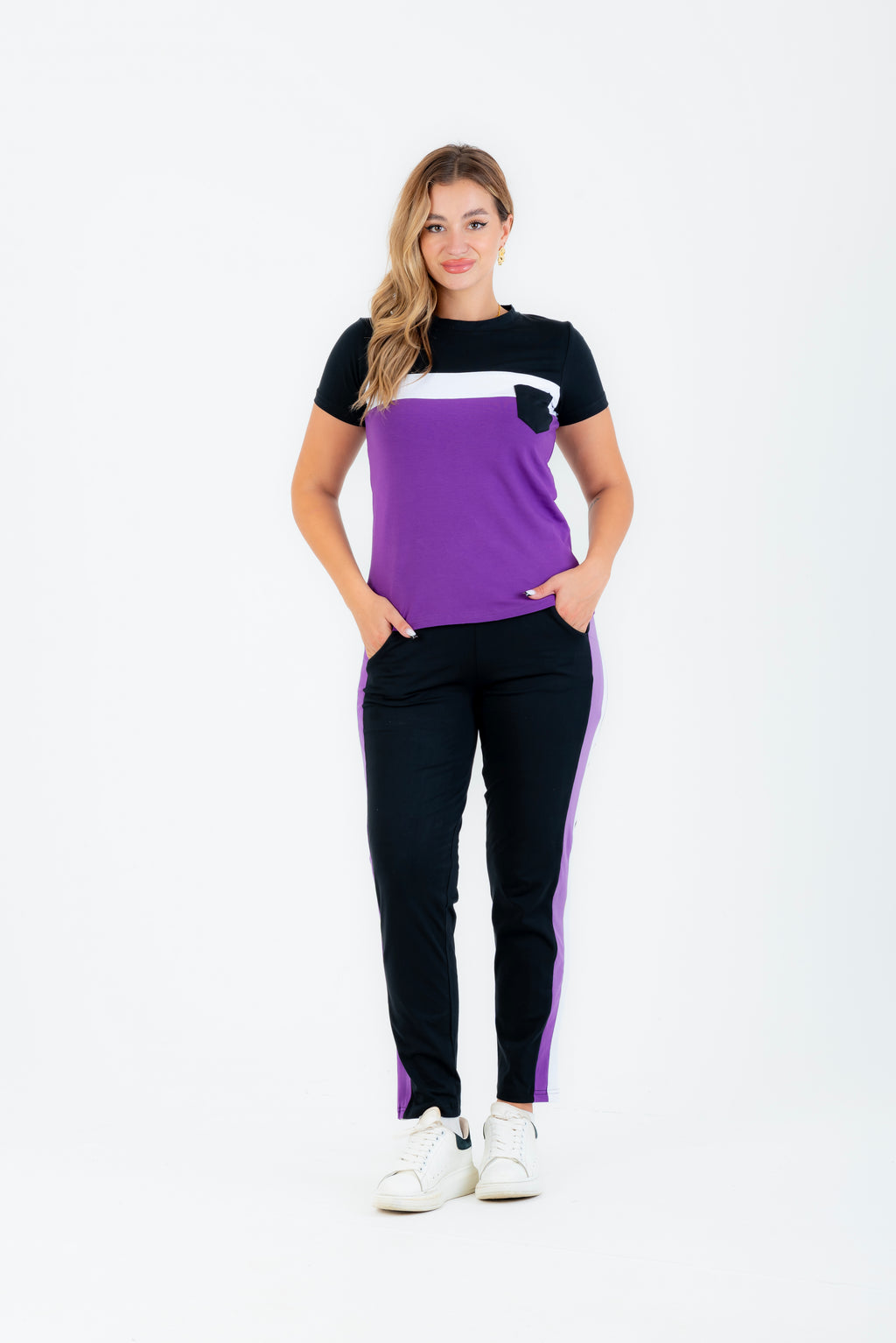 Tenue de sport mauve et noire à manches courtes en coton
