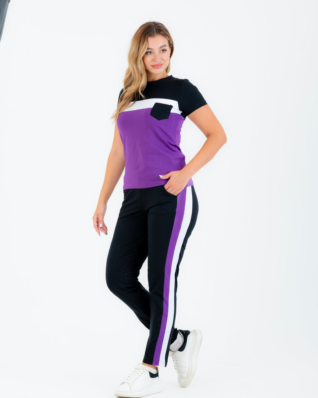 Tenue de sport mauve et noire à manches courtes en coton