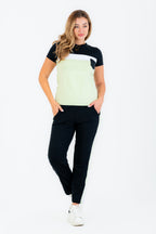 Tenue de sport kaki et noire à maanches courtes en coton