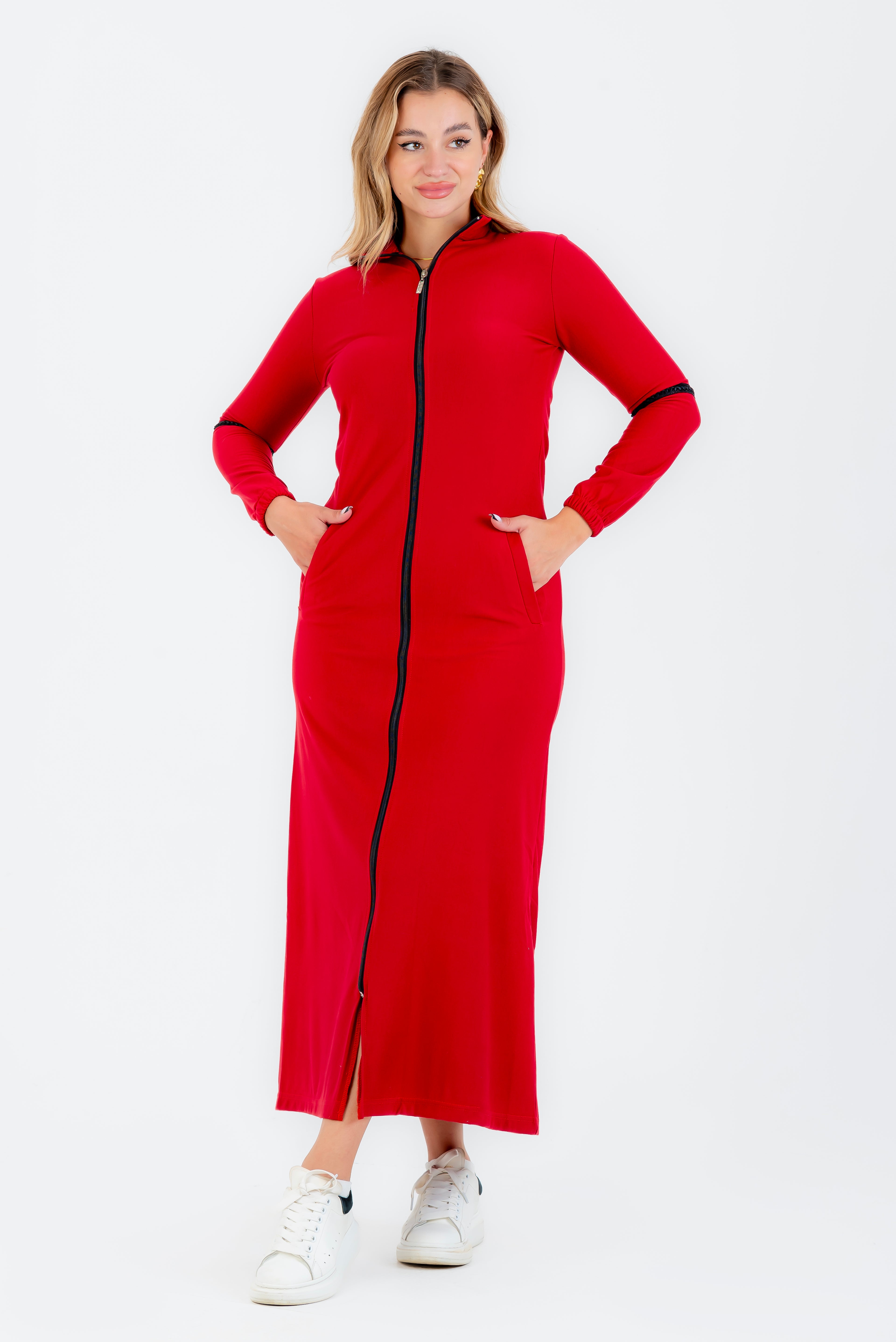 عباية رياضية سادة ياقة عالية بسوستة وجيوب نبيتي فاتح