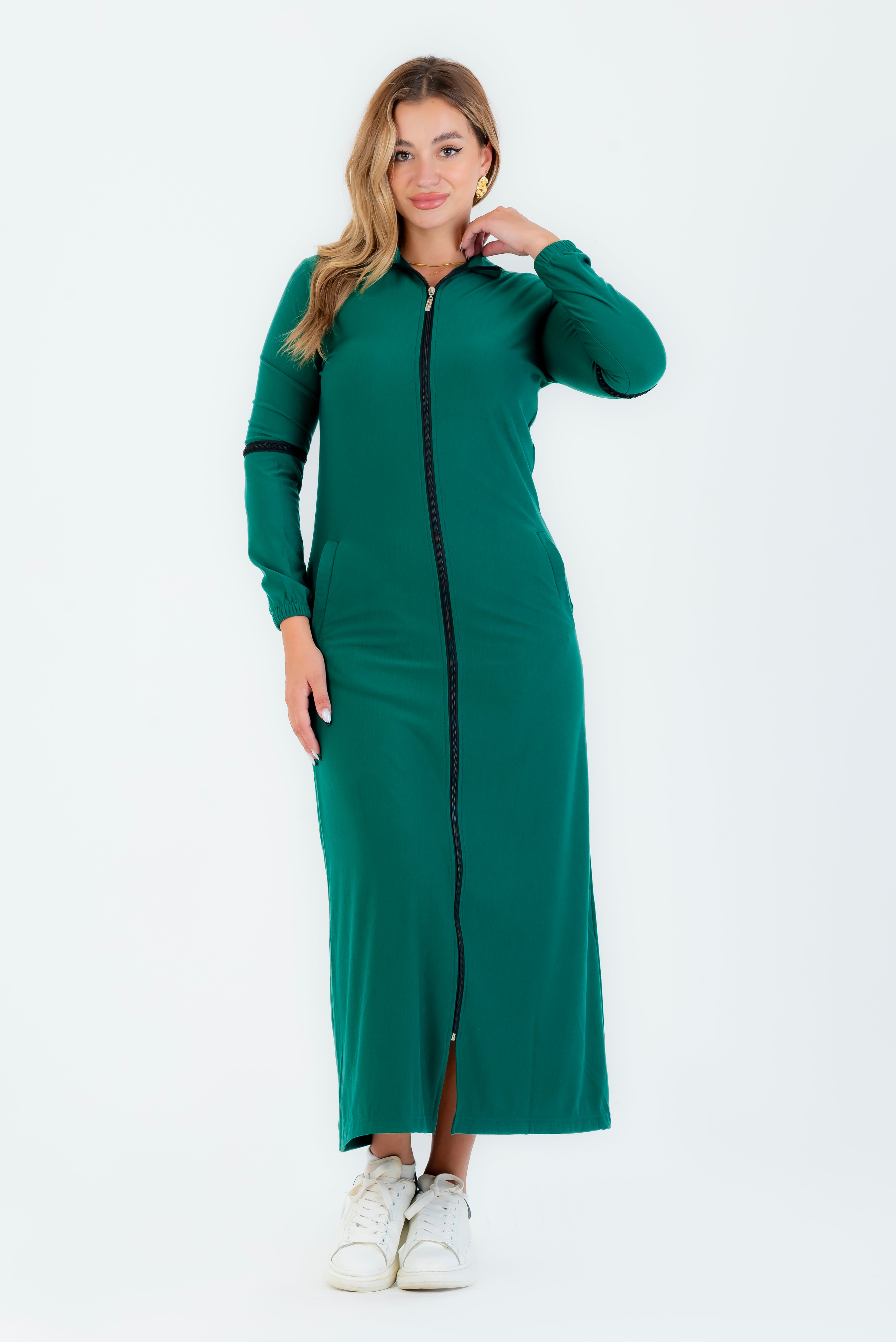 Abaya sport couleur olive unie à col haut avec fermeture éclair et poches