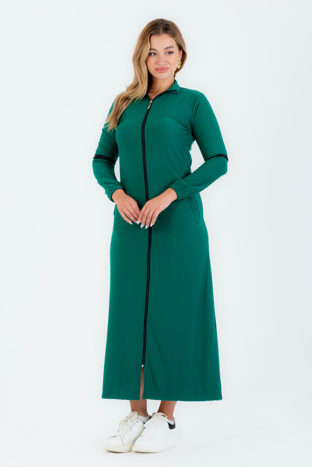 Abaya sport couleur olive unie à col haut avec fermeture éclair et poches