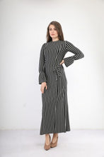 Load image into Gallery viewer, Long black scopa dress