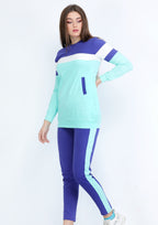 Tenue de sport turquoise et mauve