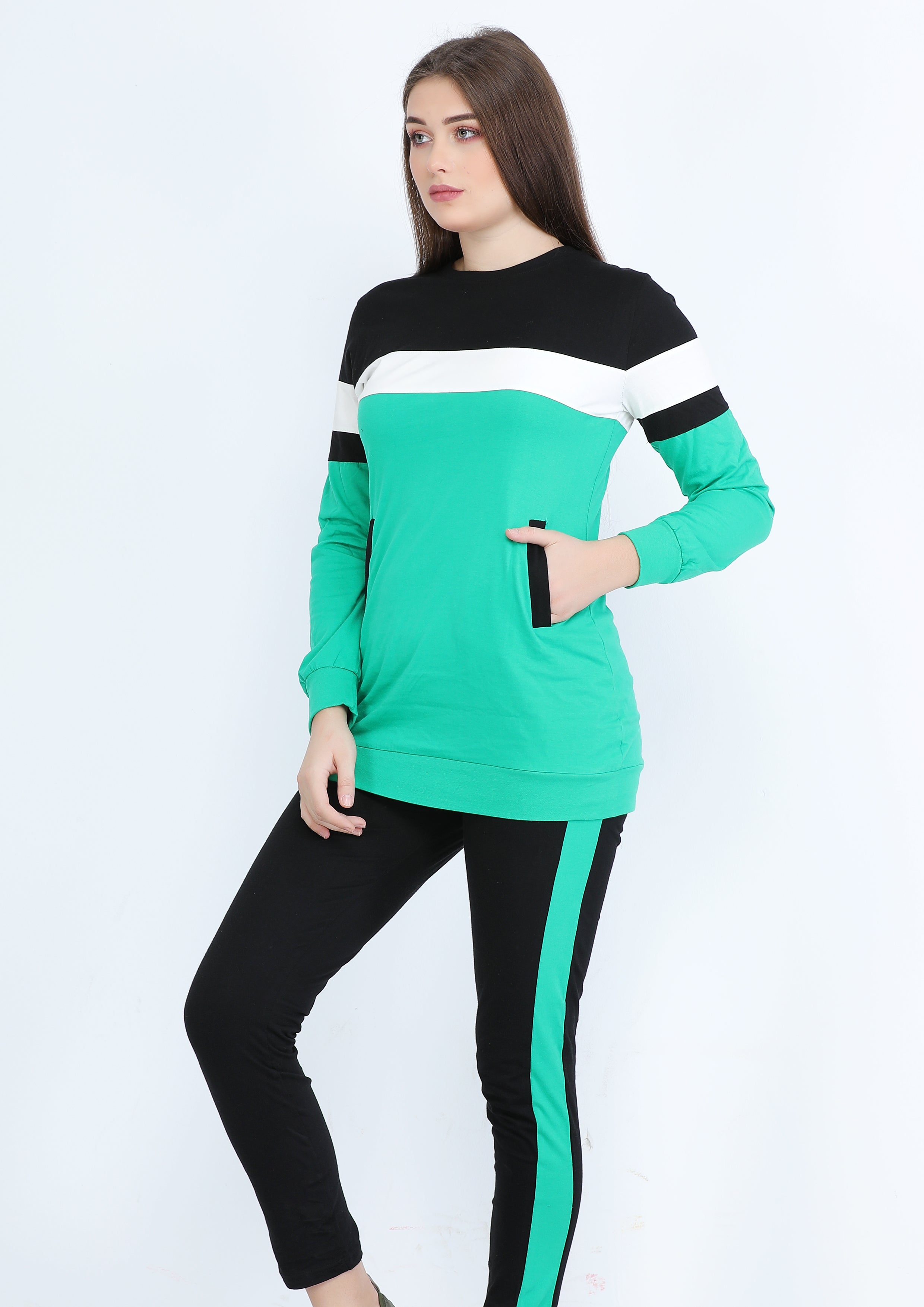 Tenue de sport verte et noire en coton