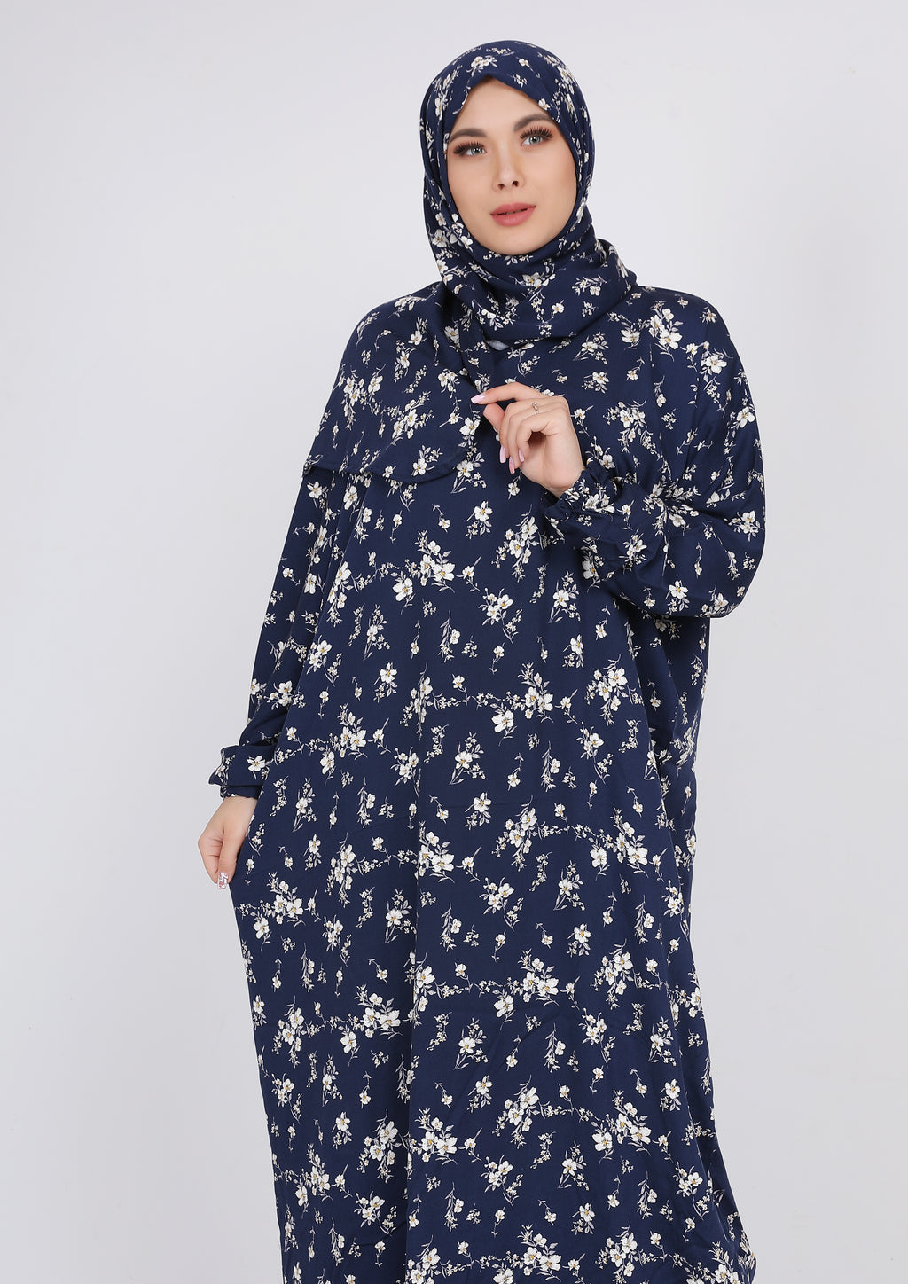 اسدال فسكوز مستورد بنقشة ورد أبيض - كحلي