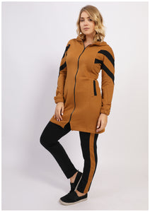 Tenue de sport longue coueur chameau à capuchon et fermeture éclair en coton milton