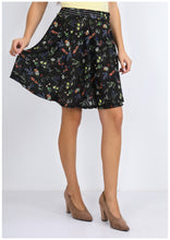 Load image into Gallery viewer, Black skirt with rose patterns