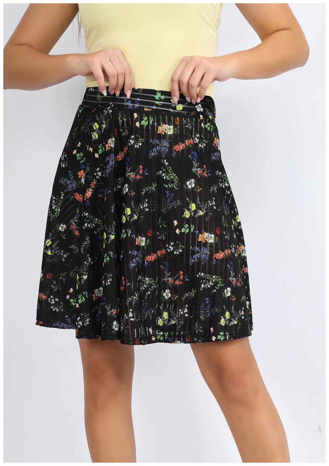 Black skirt with rose patterns