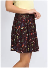 Load image into Gallery viewer, Burgundy skirt with floral patterns
