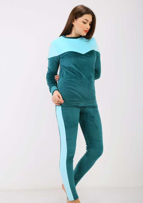 بيجاما هايدي مبطن من الوشين بترولي  بصدر علوي وخطين جانبي سماوي