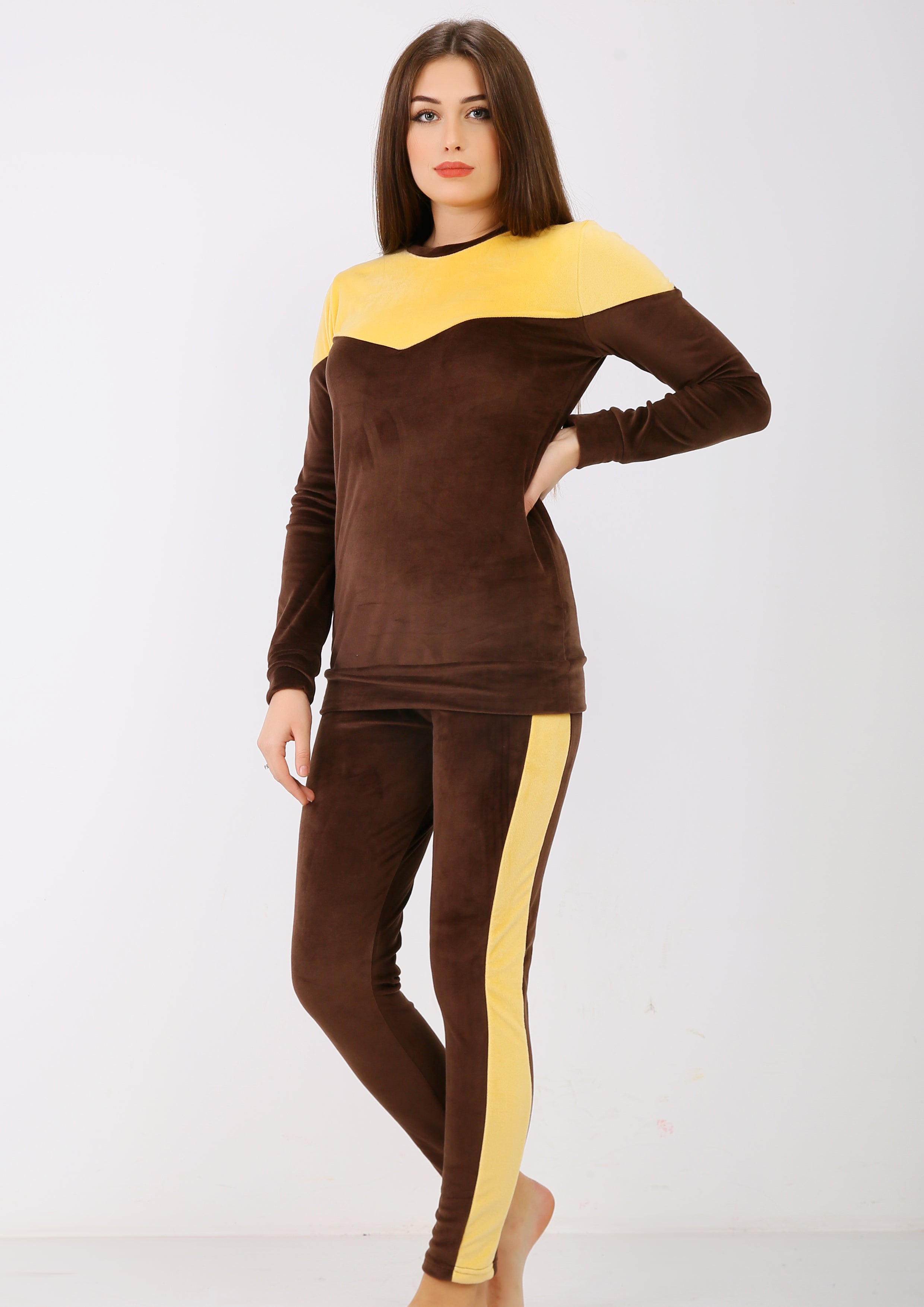 بيجاما هايدي مبطن من الوشين بني  بصدر علوي وخطين جانبي أصفر