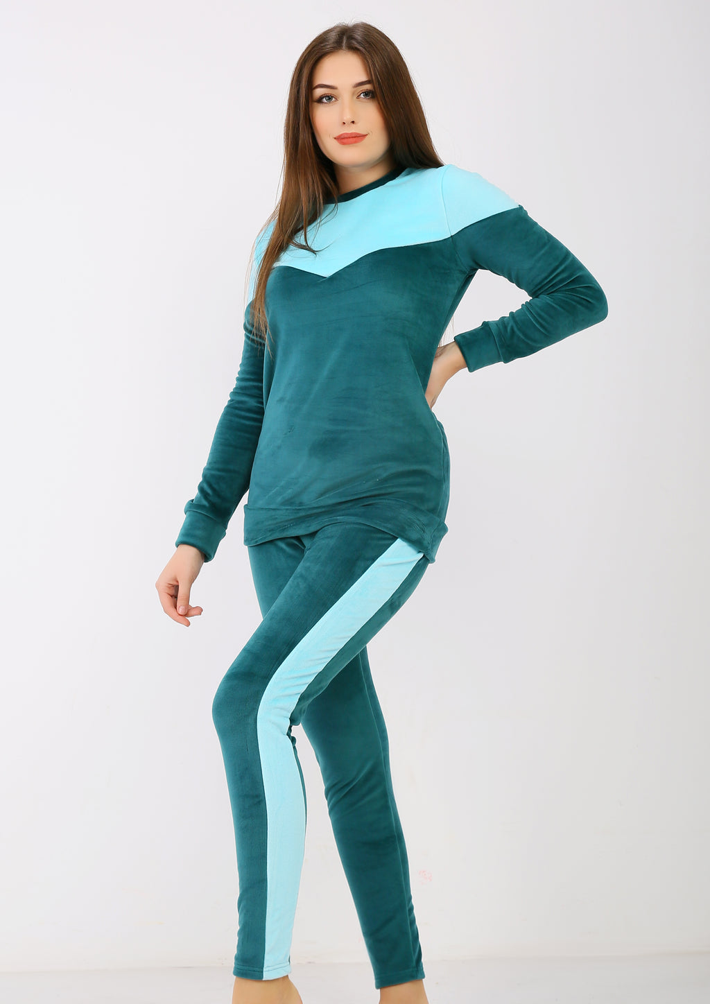 بيجاما هايدي مبطن من الوشين بترولي  بصدر علوي وخطين جانبي سماوي