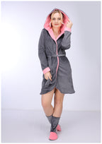 روب هايدي قصير مبطن من الوشين بغطاء رأس رمادي غامق في روز