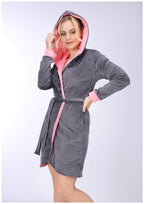 روب هايدي قصير مبطن من الوشين بغطاء رأس رمادي غامق في روز