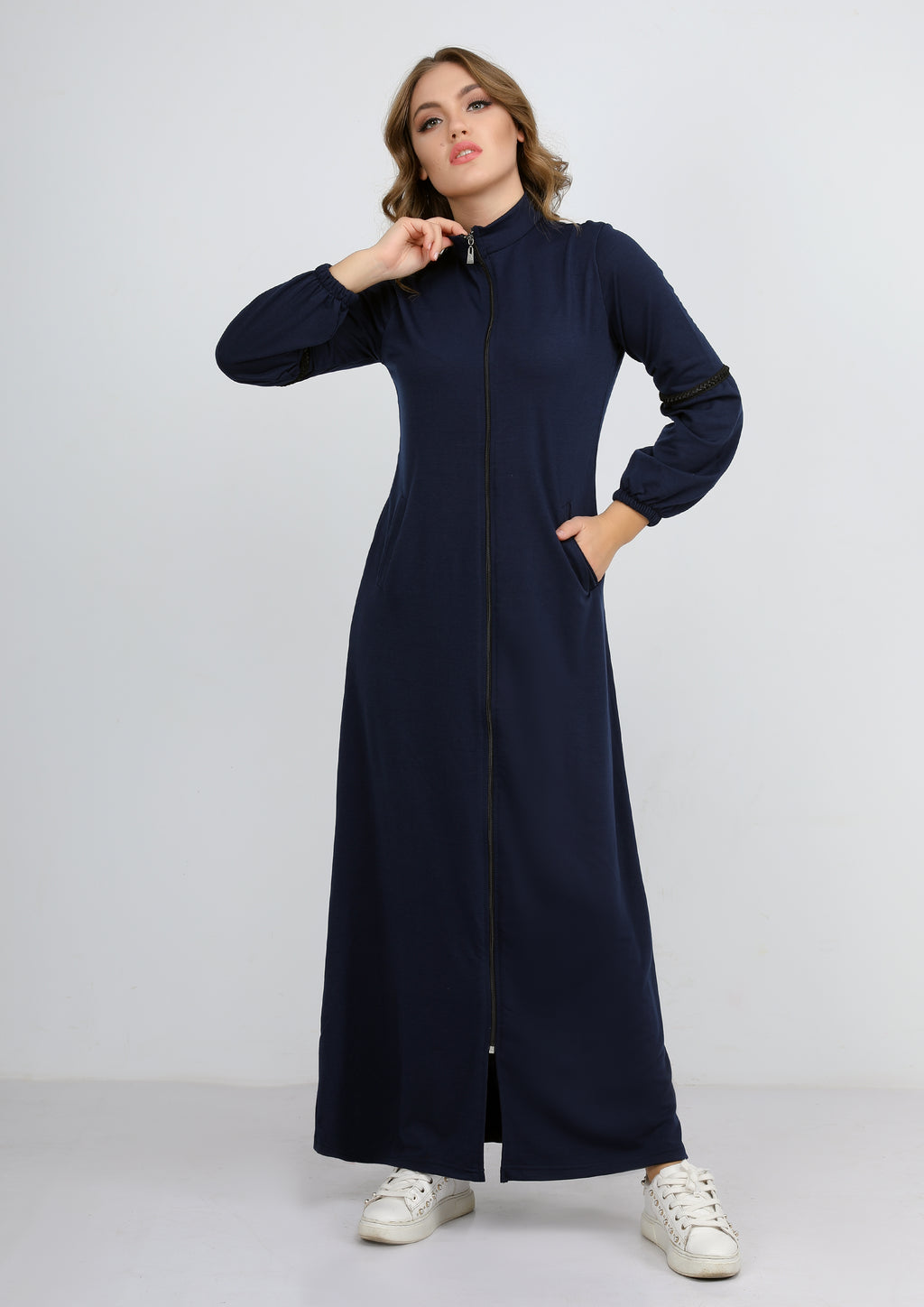 Abaya sport bleu marine uni à col haut avec fermeture éclair et poches