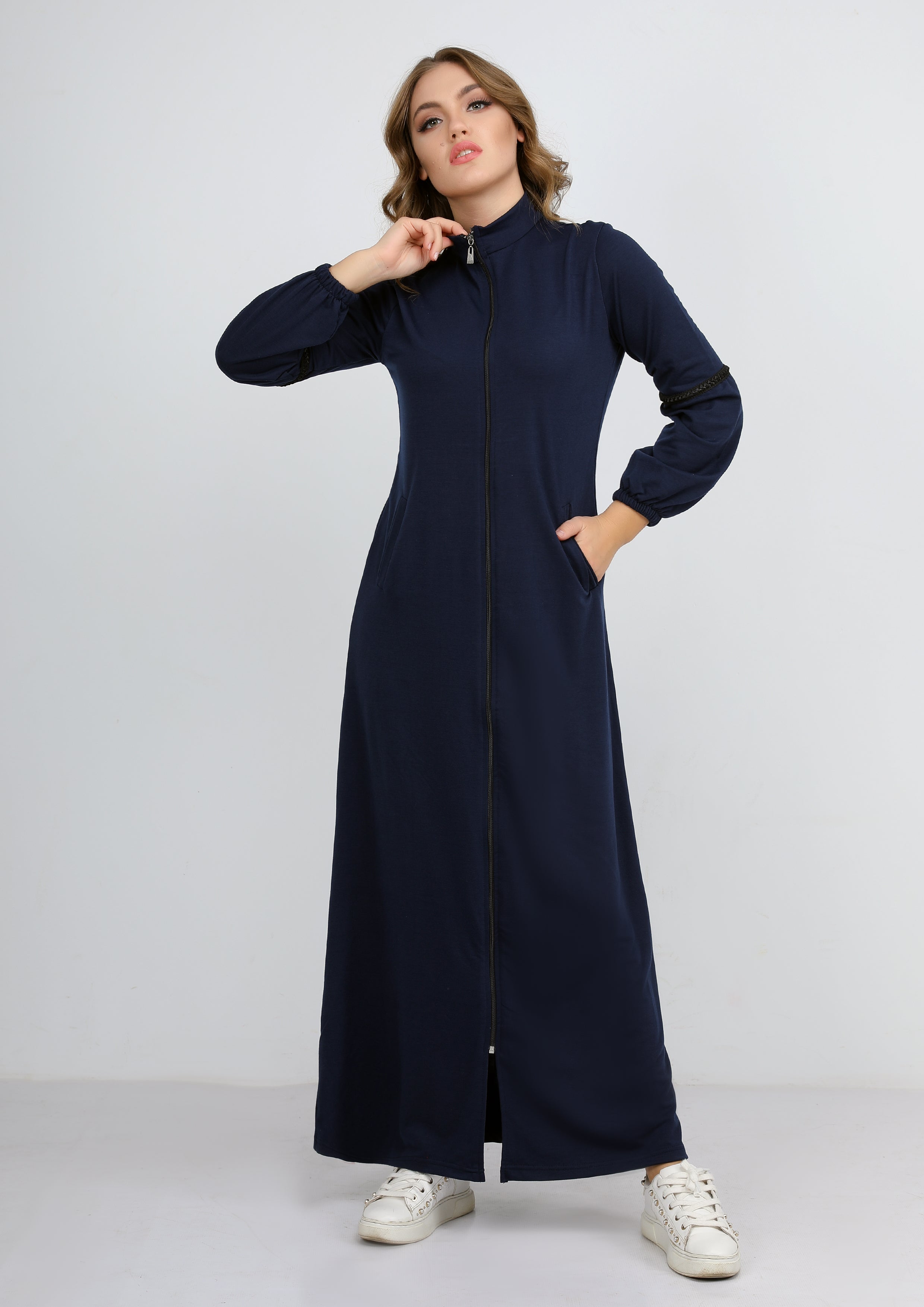 Abaya sport bleu marine uni à col haut avec fermeture éclair et poches