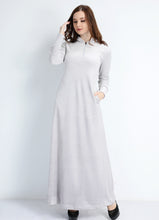 Load image into Gallery viewer, Plain gray velvet abaya with hood and zipper on the chest