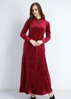 Abaya en velours couleur lie de vin unie avec capuchon et fermeture éclair sur la poitrine