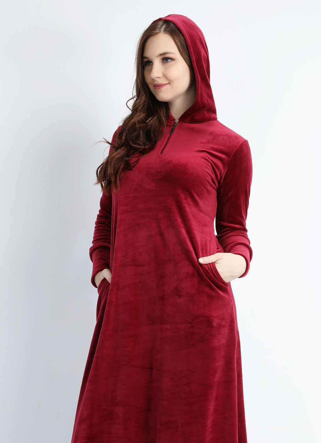 Abaya en velours couleur lie de vin unie avec capuchon et fermeture éclair sur la poitrine