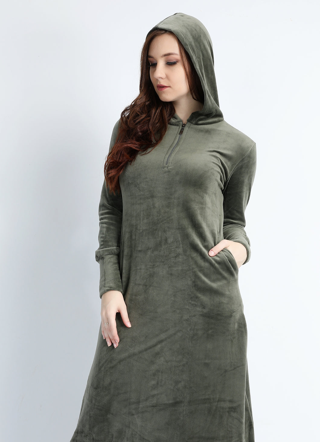 عباية قطيفة زيتي سادة بغطاء رأس وسوستة صدر