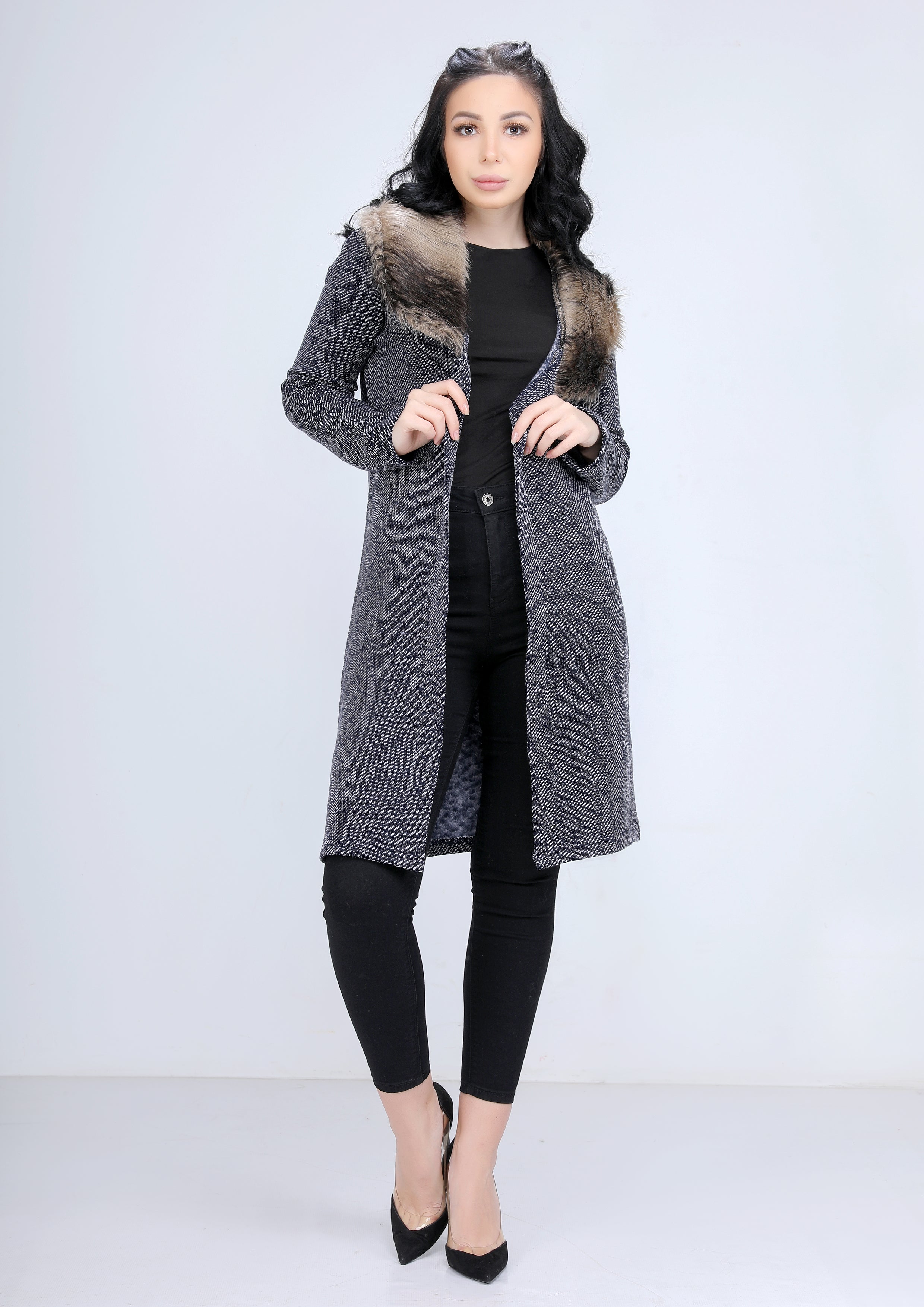 Jaquette bleu marine en coton milton avec fourrure